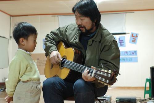 가수 이성원씨의 축하공연 